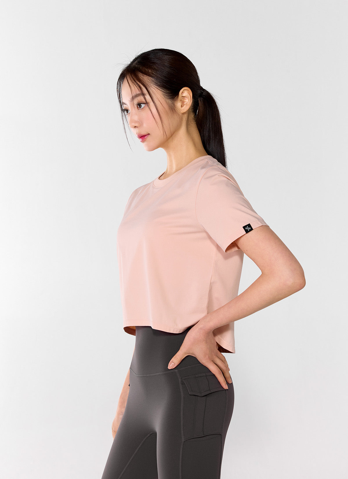 ベーシックストレッチクロップドTシャツ