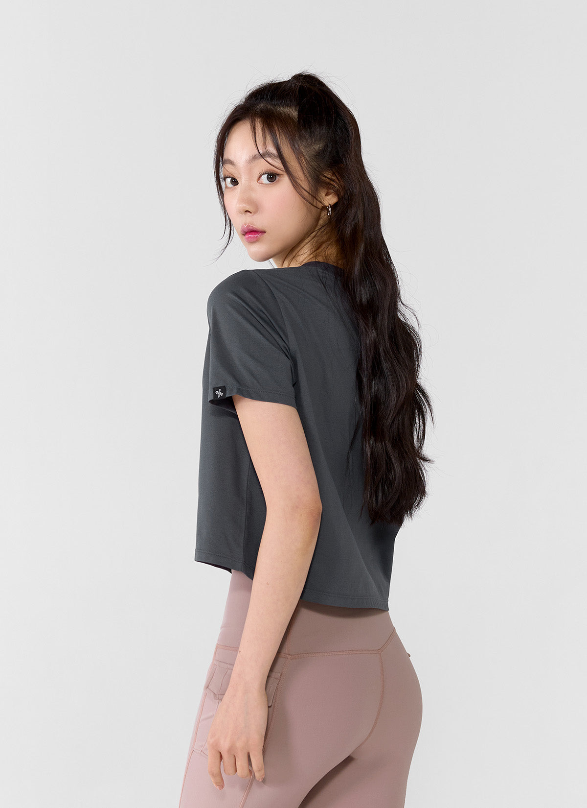 ベーシックストレッチクロップドTシャツ